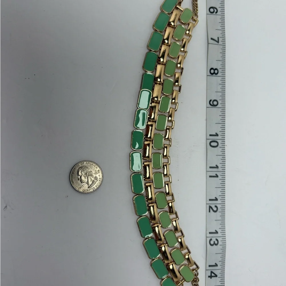 Gorgeous Vintage Inspired Gold Tone and Green Bib-Style Necklace - Picture 6 of 9